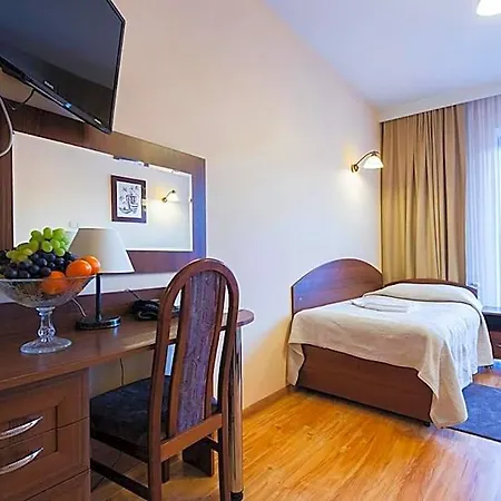 Victoria Hotel 3*